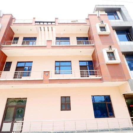 SPOT ON 43045 Hotel Vivek Plaza Shāhpur Kültér fotó