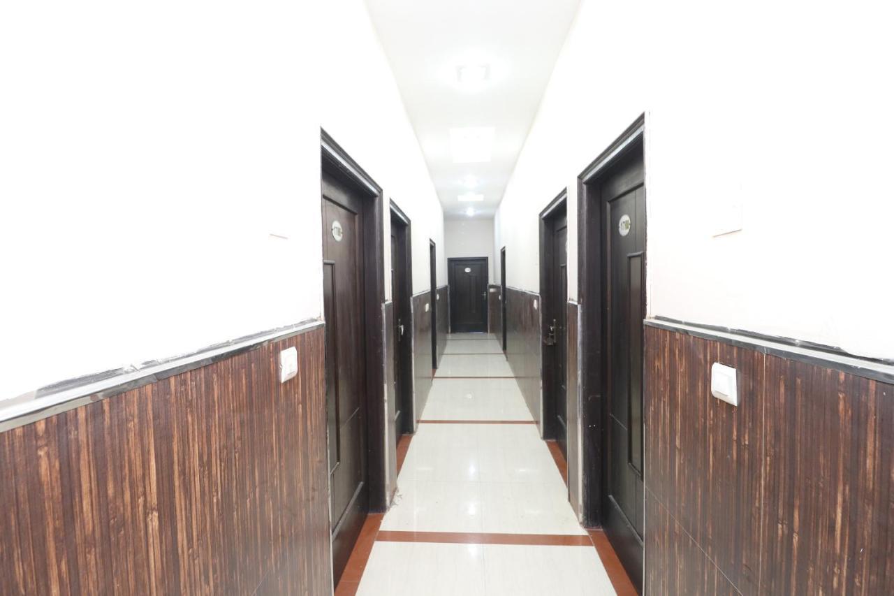 SPOT ON 43045 Hotel Vivek Plaza Shāhpur Kültér fotó