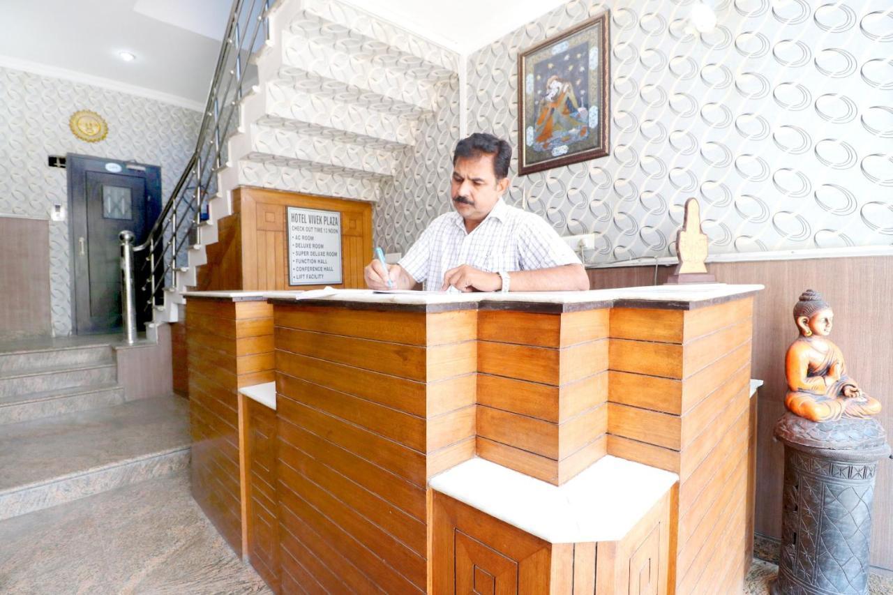 SPOT ON 43045 Hotel Vivek Plaza Shāhpur Kültér fotó