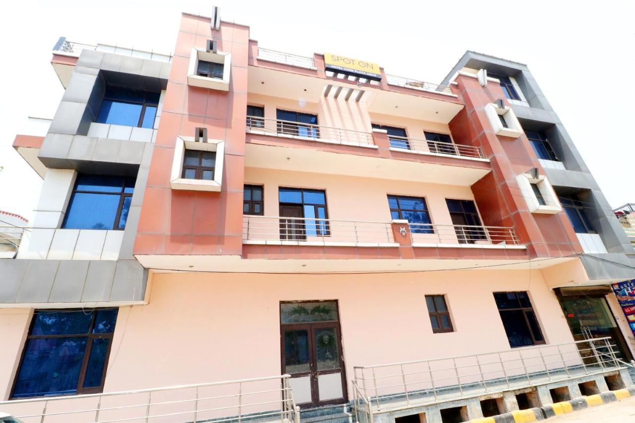 SPOT ON 43045 Hotel Vivek Plaza Shāhpur Kültér fotó