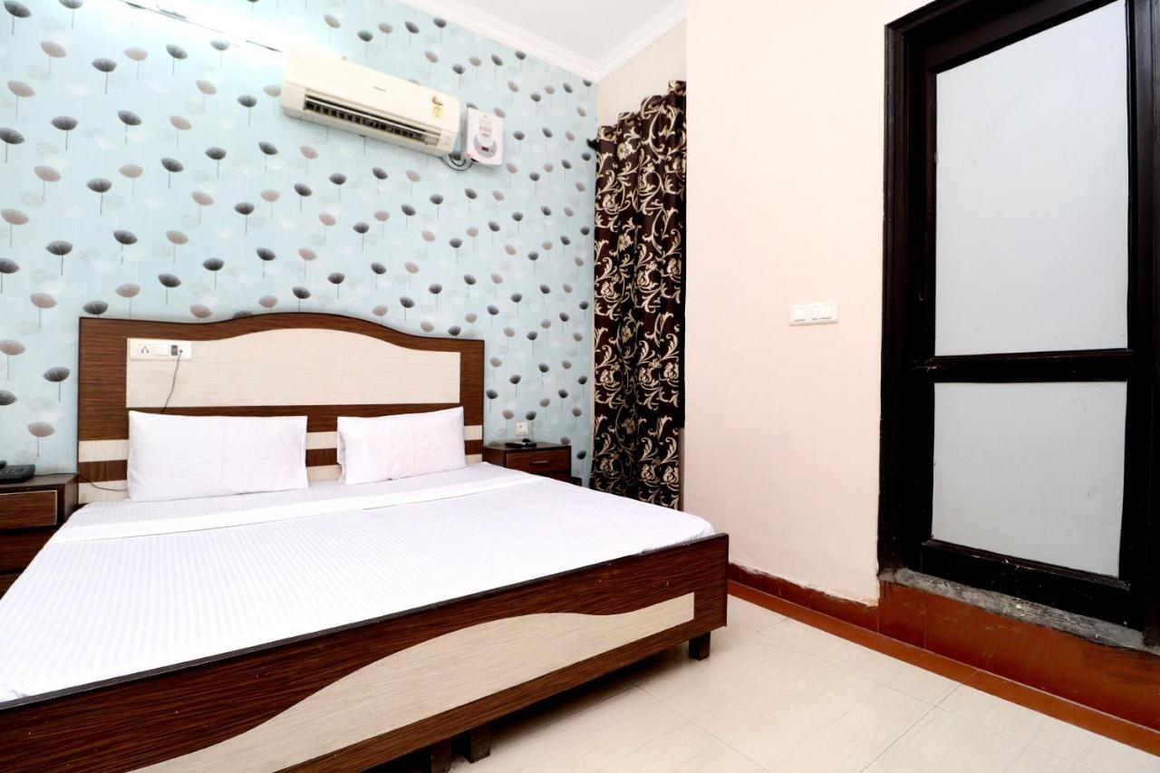 SPOT ON 43045 Hotel Vivek Plaza Shāhpur Kültér fotó