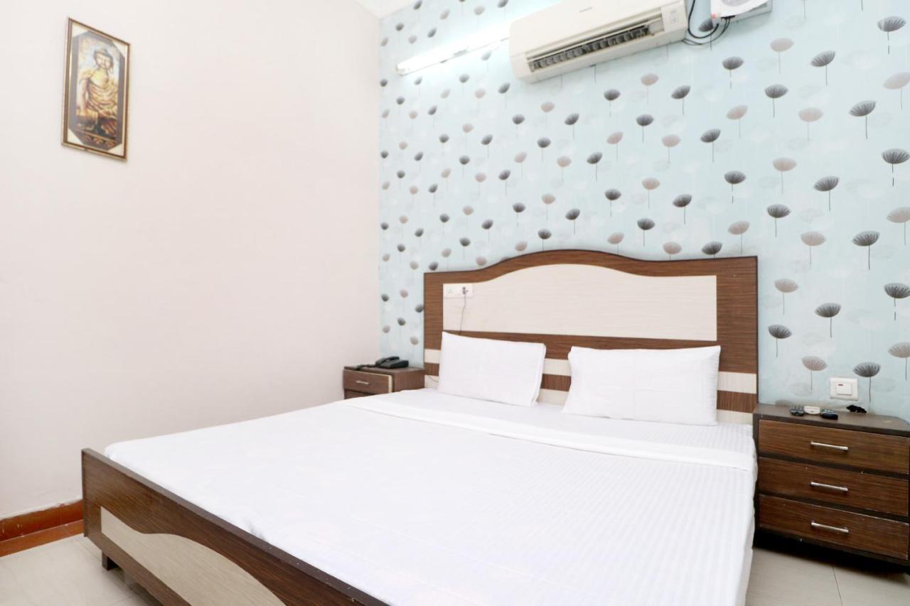 SPOT ON 43045 Hotel Vivek Plaza Shāhpur Kültér fotó