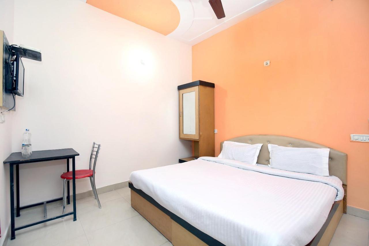 SPOT ON 43045 Hotel Vivek Plaza Shāhpur Kültér fotó