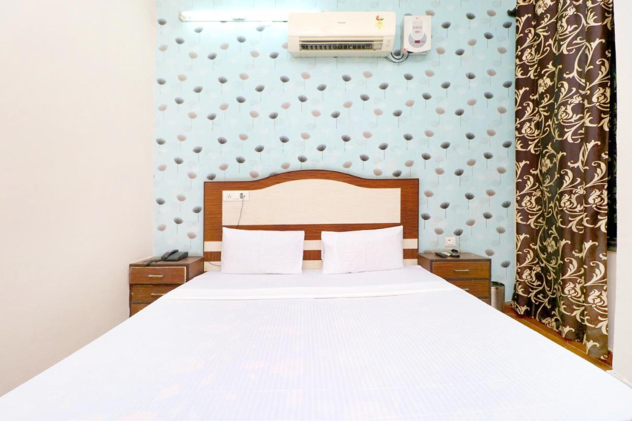 SPOT ON 43045 Hotel Vivek Plaza Shāhpur Kültér fotó