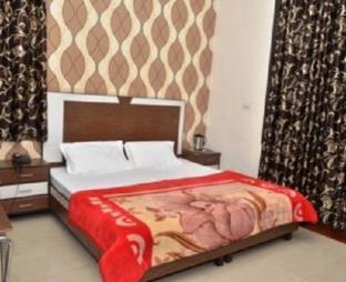 SPOT ON 43045 Hotel Vivek Plaza Shāhpur Kültér fotó
